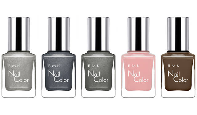 <strong>RMK ネイルカラー EX</strong><br /> “THE SILVER SCREEN”のためのネイルカラーの新色は、モードな中にもクラシカルな雰囲気が漂う5 色。都会的な輝きが指先を美しくみせるシルバー。強さのあるメタリックが存在感のあるグレー。ファッショナブルでシークな印象のカーキ。透け感がフェミニンでロマンティックなピンク。落ちついた中にも女性らしさが光るブラウン。スクリーンから切りとられたさまざまな表情を、指先でもぜひ堪能して。<br /> <br /> 価格｜全5色 各1500円（税抜）<br /> 発売日｜8月12日（金） 数量限定発売<br />