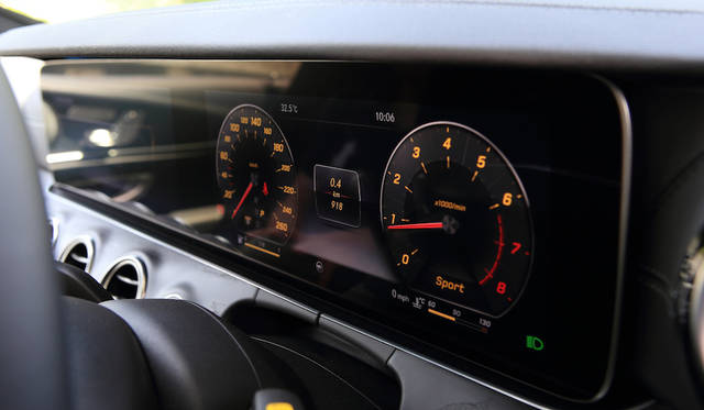Mercedes Benz E Class|メルセデス・ベンツ Eクラス 液晶によるメーターのデザインは「クラシック」「スポーツ」「プログレッシブ」と切り替えられる
