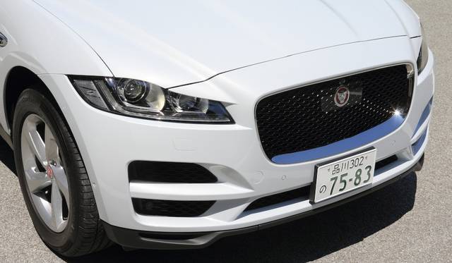 大きなグリルがすべてのジャガーモデルと共通の意匠