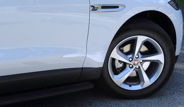 標準で20dプレスティッジには255/60R18タイヤ装着