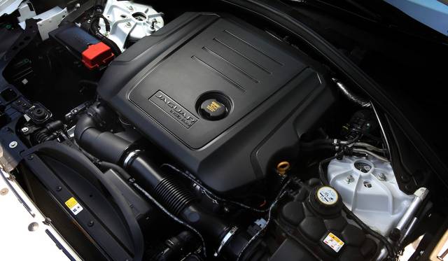 20dの1,999cc4気筒ディーゼルエンジンは132kW（180ps）＠4,000rpmと430Nm＠1,750-2,500rpm