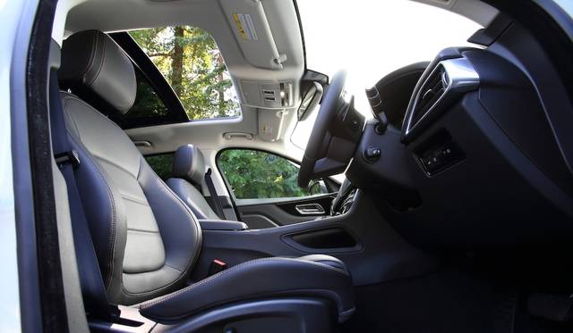 固定式パノラミックグラスサンルーフはオプション（22万7,000円）