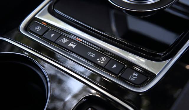 ジャガードライブコントロールによって、「ダイナミック」「エコ」「ウィンター」「ノーマル」が選べる