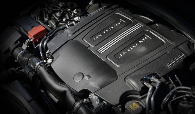 Sの2,994ccV型6気筒エンジンは280kW（380ps）と450Nm＠3,500rpmを発生