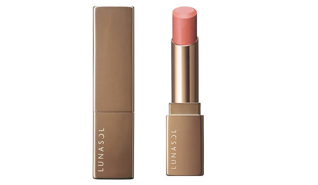 <strong>フルグラマーリップス 新色</strong><br /> ひと塗りで自然なツヤと立体感を演出するリップスティックの新色。血色のようなナチュラルなニュアンスを追求した発色で、まなざしを引き立てながら、肌まで美しくみせます。<br /> <br /> 新色4色<br /> 価格｜3000円（税抜）<br /> 発売日｜8月19日（金）<br />