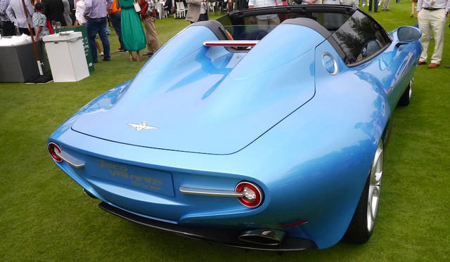 カロッツェリア・ツーリングが2016年に発表したアルファロメオ「ディスコボランテ スパイダー」は、かつて自分たちがスタリングを手がけた52年のアルファロメオ「C52」の現代的解釈だそう