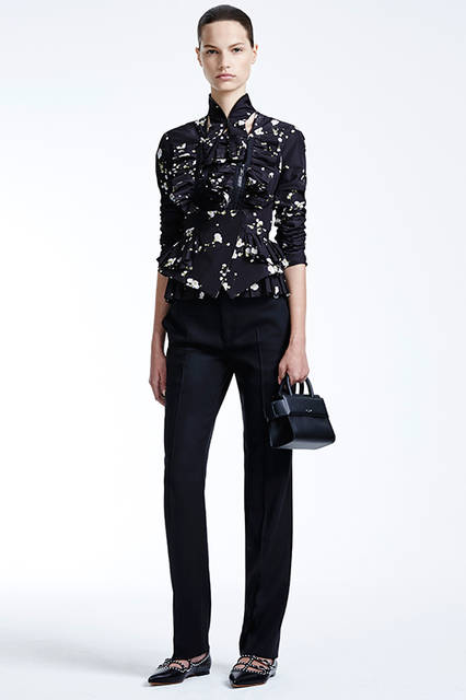 GIVENCHY-ESSENTIALS-FOR-ISETAN-(3)