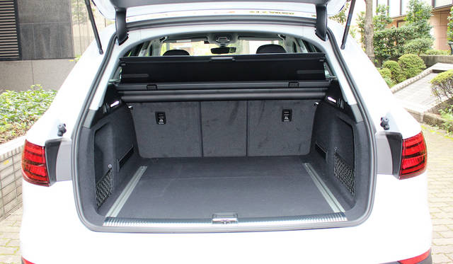 荷室は5人乗り状態で505リッター、3分割タイプの後席を倒せば最大1,510リッターまで確保