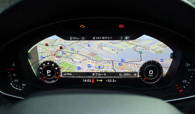 12.3インチの液晶パネルによるインストルメンタルパネル「バーチャルコックピット」は、A4オールロードとして初めてオプション設定