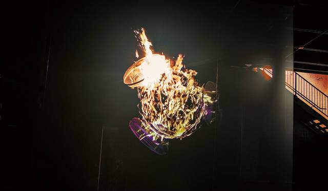 アピチャッポン・ウィーラセタクン《炎（扇風機）》</br>2016 年、シングル・チャンネル・ビデオ・インスタレーション</br>Courtesy of Apichatpong Weerasethakul