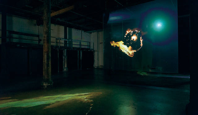 アピチャッポン・ウィーラセタクン《炎（扇風機）》</br>2016 年、シングル・チャンネル・ビデオ・インスタレーション</br>Courtesy of Apichatpong Weerasethakul