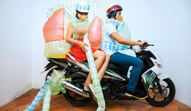 ウダム・チャン・グエン《ヘビの尻尾》より（部分）</br>2015 年、ビデオ・インスタレーション（3 面）</br>(c) UuDam Tran Nguyen. Courtesy of the artist.