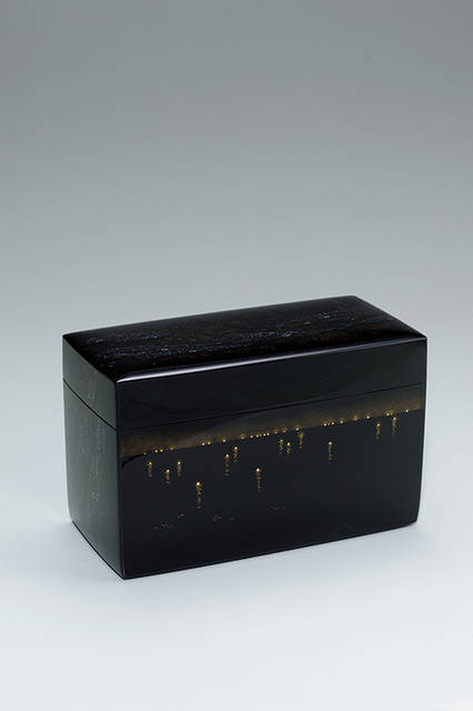 日本工芸会会長賞</br>＜漆芸＞　蒔絵箱「夜景」　寺西松太 