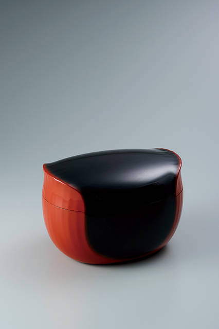 日本工芸会奨励賞</br>＜漆芸＞　乾漆蓋物「ふたひら」　築地久弥