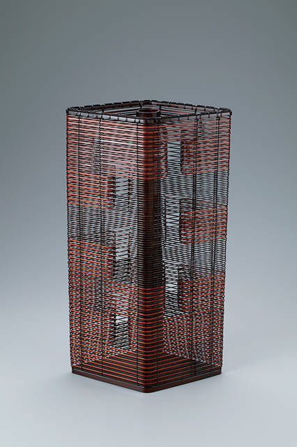 日本工芸会奨励賞</br>＜木竹工＞　千筋組花籃「創造都市」　田辺小竹