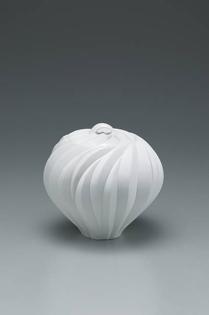 日本工芸会新人賞</br>＜陶芸＞　白磁水指　高橋奈己