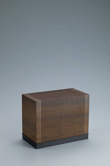 日本工芸会新人賞</br>＜木竹工＞　神代桂菱紋重糸目筋箱　本間昇