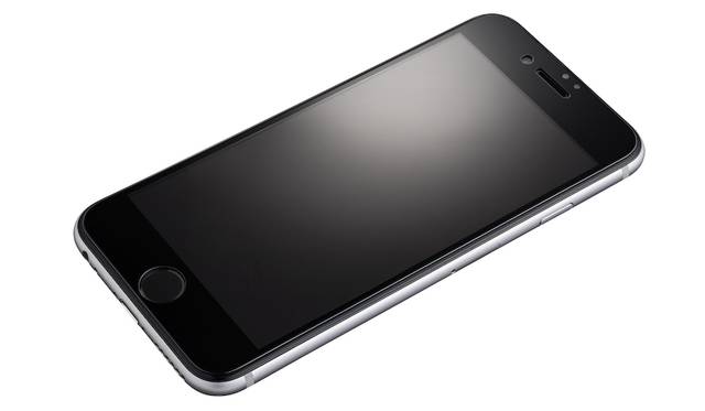 ベゼル部分までも保護するフルカバータイプ。ホワイトとブラックのカラー展開。iPhone 7、iPhone 7plus用ともに4,000円。9月下旬発売予定