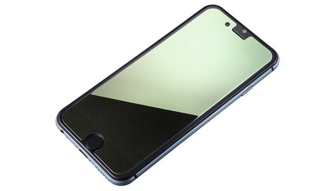 液晶バックライトがOFF時にはミラーとなる保護ガラス。色味の異なる2色で展開。iPhone 7、iPhone 7plus用ともに2,500円。9月下旬発売予定