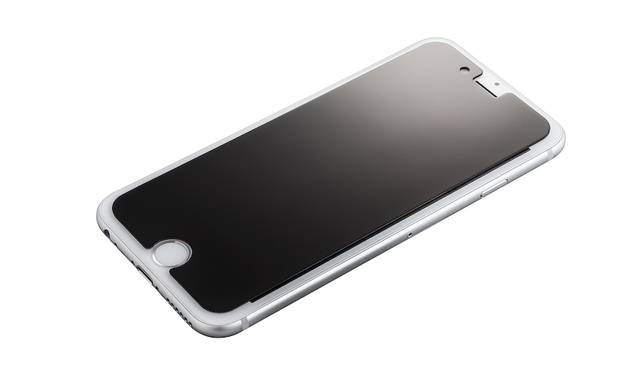正面以外からは画面が見れない、覗き見防止機能付きの保護ガラス。iPhone 7用のみで税込4,000円。9月下旬発売予定