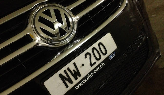 「200」のナンバープレートは、かつて知り合いのお年寄りが所有していたのを譲ってもらったもの。