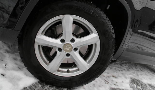 コンチネンタルのウィンター・タイヤに組み合わせているのは、VW/アウディ系アフターマーケット アクセサリーで有名な「ガマパーツ」製アルミホイール。