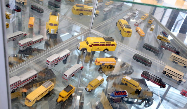 ミニカーコレクションの大半は、スイス、ドイツそしてオーストリアなどで郵便事業体が運営してきた路線バス「ポストアウト」である。