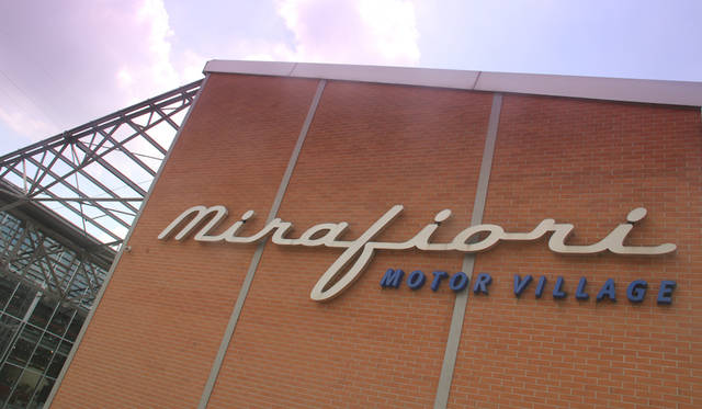 Mirafiori-Motor-Village_002 ミラフィオーリ・モーターヴィレッジは、元・シート工場を改装したFCAグループの旗艦ショールームである