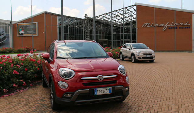 Mirafiori-Motor-Village_005 フィアット500((手前)