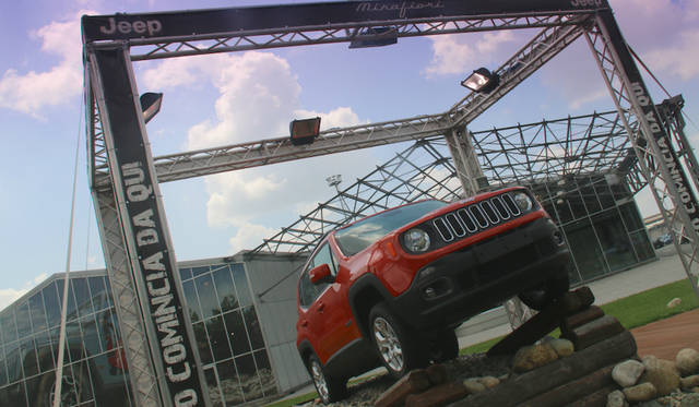 Mirafiori-Motor-Village_007 ジープ・レネゲード。フィアット500Xの姉妹車として、イタリアで生産されている