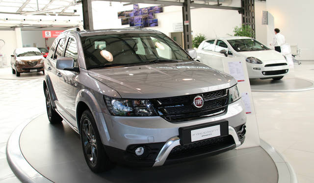 Mirafiori-Motor-Village_023 フィアット・フリーモントAWD。FCAのメキシコ工場で製造されるダッジ・ジャーニーのフィアット版