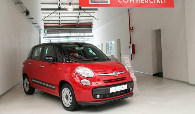 Mirafiori-Motor-Village_027 商用車ブランド「フィアット・プロフェッショナル」のコーナーで。500Lのバン仕様