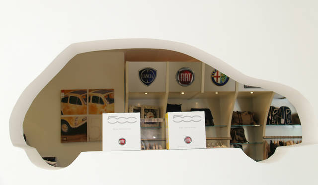 Mirafiori-Motor-Village_047 オフィシャル・マーチャンダイジング・ショップの小窓