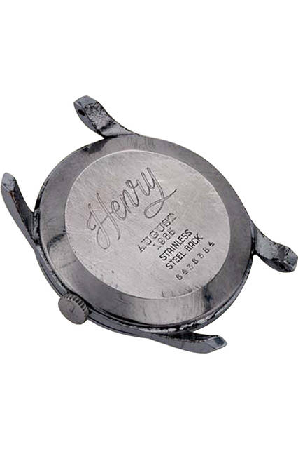 ブランド発足のきっかけとなった実在のヴィンテージウォッチ。ドーム型の風防、エレガントな文字盤など、良質なデザインの普遍的な魅力を感じさせる。