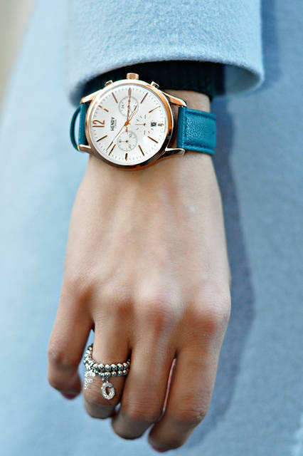 HL39-CS-0144クオーツ、SS、ケース径39mm。2万6000円（税抜）