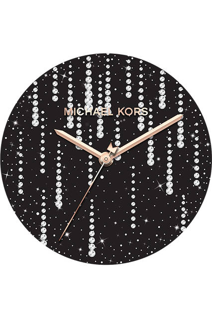 <strong>MICHAEL KORS ACCESS  <br>スマートウォッチ <br>DYLAN</strong> <br>4万5000円（税抜）<br><br>液晶画面上にスキンを表示しているから、デジタルもアナログも表示スタイルは自由自在。アナログ針のエッジの影まで表現しているので、立体感があり、リアルに見える。アートワークにブランドの世界観が表現されているのも好印象だ。 