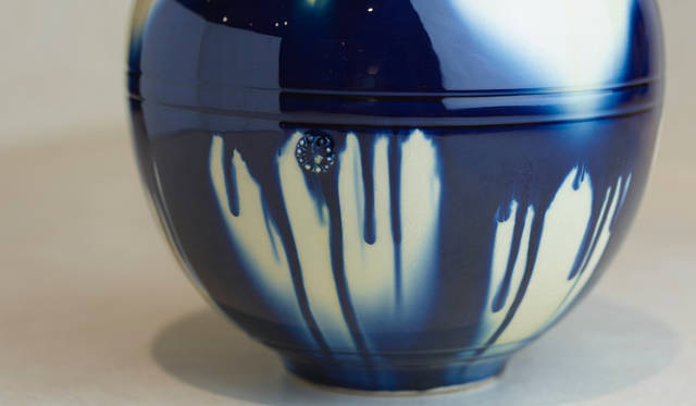 加藤清和「藍三彩貼花梅瓶」