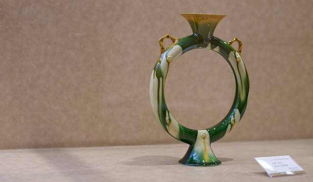 加藤清和「三彩貼花環壷」