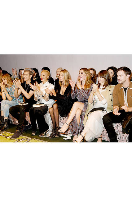 670357939RM084_Burberry_Sep