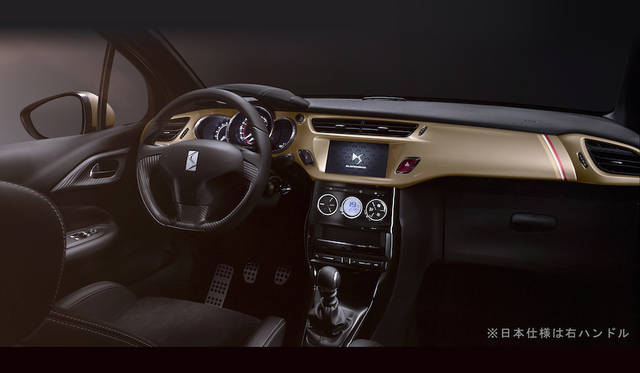 ※日本仕様は右ハンドル