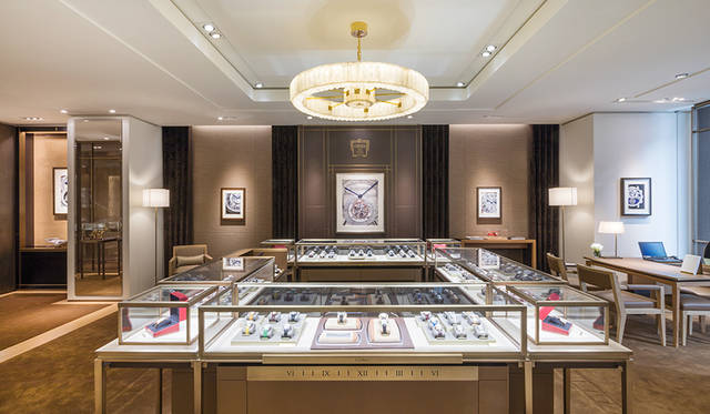 2階のウォッチコーナーは落ち着いた、あたたかみのある佇まい<br>Jimmy Cohrssen ©Cartier