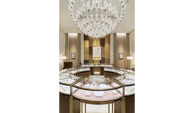 カルティエ 銀座ブティックにある数々のイコノグラフィーのうちのひとつ<br>Jimmy Cohrssen ©Cartier