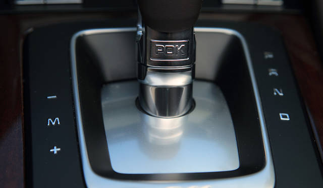 ギアボックスは7 段ポルシェ ドッペル クップルング（PDK）