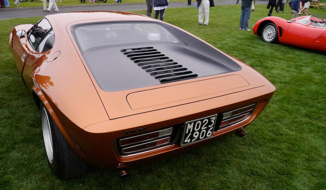 Pebble Beach Concours d’Elegance 2016 |ペブルビーチ・コンクールデレガンス 2016 069 アメリカンモーターズAMX/3(68年)はみずからレーシングドライバーでありテストドライバーとしても優秀でさらにフェラーリ250GTOなど手がけるほどエンジニアとしても才能に恵まれていたジョット・ビザリーニが米国のアメリカンモーターズのために設計したが6台しか作られなかった