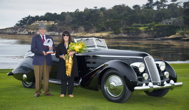 Pebble Beach Concours d’Elegance 2016 |ペブルビーチ・コンクールデレガンス 2016 005 ベスト・オブ・ショーを獲得したランチア・アストゥーラ・ピニン・ファリーナ・クーペとアリゾナ州に住むオーナー Copyright © Kimball Studios / Courtesy of Pebble Beach Concours d'Elegance