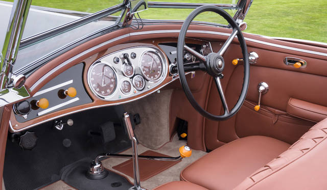 Pebble Beach Concours d’Elegance 2016 |ペブルビーチ・コンクールデレガンス 2016 006 ランチア・アストゥーラ・ピニン・ファリーナ・クーペの新車のようなインテリア Copyright © Kimball Studios / Courtesy of Pebble Beach Concours d'Elegance