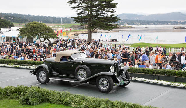 Pebble Beach Concours d’Elegance 2016 |ペブルビーチ・コンクールデレガンス 2016 012 「もっともエレガントなクルマ(オープン)」トロフィを獲得した米国オーバーン12-160Aロードスター(1932) Copyright © Kimball Studios / Courtesy of Pebble Beach Concours d'Elegance