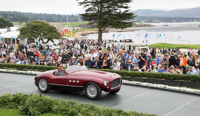 Pebble Beach Concours d’Elegance 2016 |ペブルビーチ・コンクールデレガンス 2016 015 オペルやGMのデザイナーだったストローザー・マクミン「最もエレガントなスポーツカー」トロフィを受賞したのはフェラーリ250MMビニャーレ・スパイダー(53年) Copyright © Kimball Studios / Courtesy of Pebble Beach Concours d'Elegance