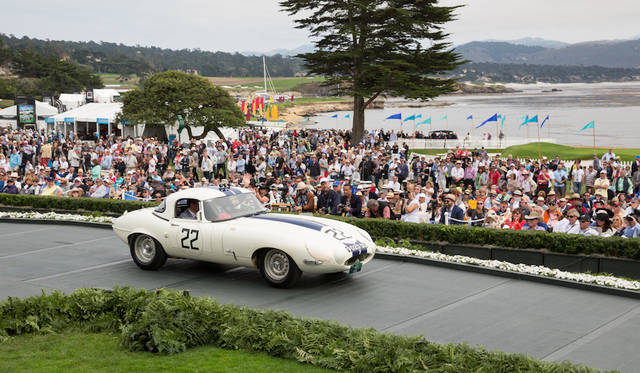 Pebble Beach Concours d’Elegance 2016 |ペブルビーチ・コンクールデレガンス 2016 017 1978年に自動車コレクターとして著名はカニンガム氏の寄付によって設立された「ブリッグス・カニンガム・トロフィ」は最もエキサイティングなスポーツカーを授賞対象としており2016年はジャガー・ライトウェイトEタイプ・ロードスター(61年)に贈られたCopyright © Kimball Studios / Courtesy of Pebble Beach Concours d'Elegance