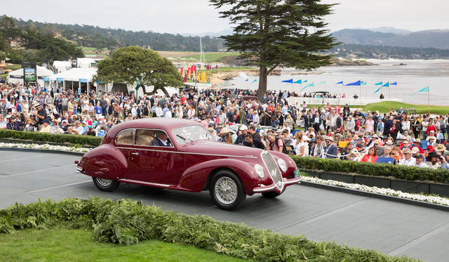Pebble Beach Concours d’Elegance 2016 |ペブルビーチ・コンクールデレガンス 2016 019 数かずの自動車デザイナーを輩出した米「アートセンター・カレッジ・オブ・デザイン賞」はアルファロメオ6C 2500 SSツーリング(39年)はベニート・ムソリーニが愛人のクララ・ペタッチのためにオーダーした車両でトリプルカーブレターのエンジンはオリジナルのまま Copyright © Kimball Studios / Courtesy of Pebble Beach Concours d'Elegance